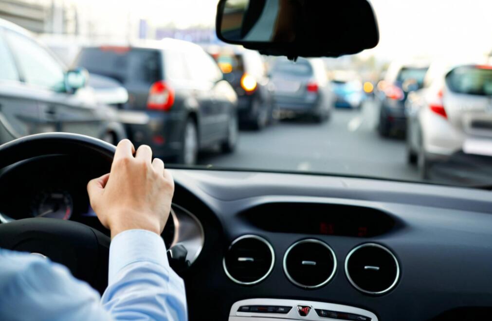 可以找认识的师傅或者朋友介绍的师傅吗？